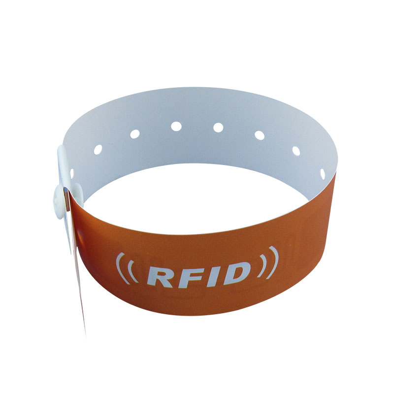 Jaký je rozdíl mezi RFID náramky a identifikačními náramky?