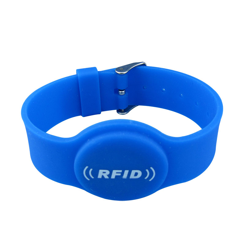 Jak mohou silikonová řešení RFID náramků zlepšit bezpečnost a pohodlí pro moderní akce?