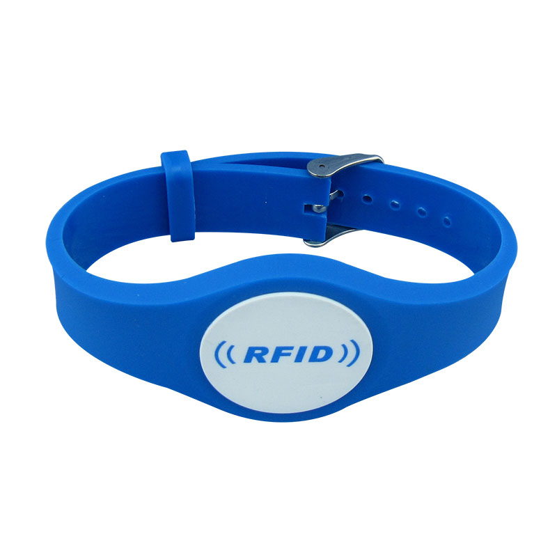 Jak funguje náramek PVC RFID?